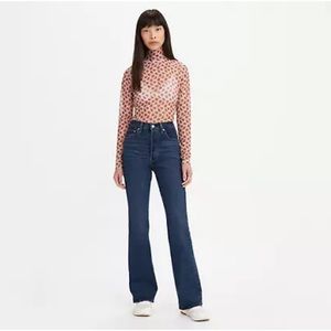NWOT Levi’s Ribcage Bootcut in Turnt Up-Light Wash